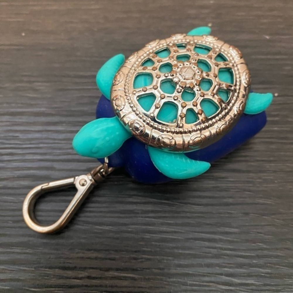 Y2K Era Bath & Body Works Metal Turtle Pocket Bac Antibacterial Holder Keychain